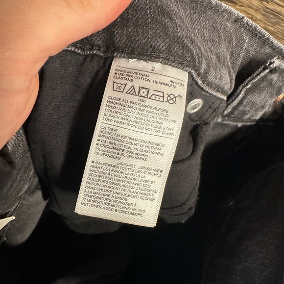 Old Navy Women's Black Boyfriend Jeans - Picture 5 of 6
